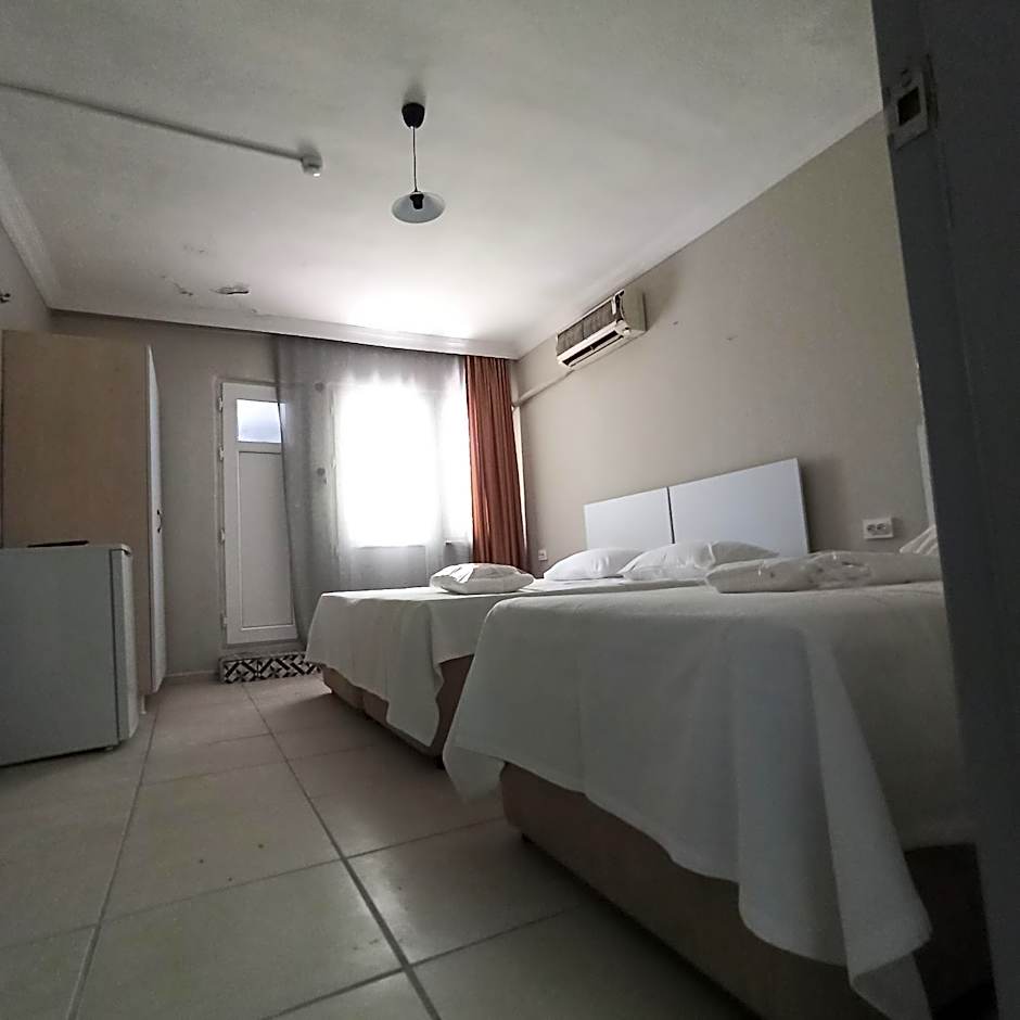 Foto 1 daripada 8 — Triple Room