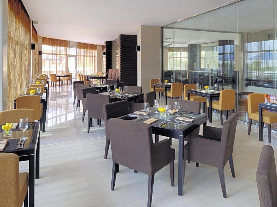 Movenpick Hotel Jumeirah Lakes Towers