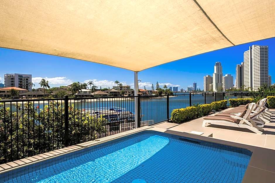 Moorings On Cavill Surfers Paradise