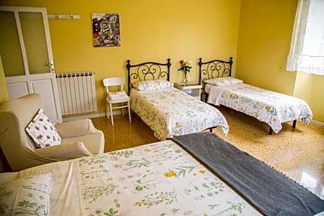 Twin Room with Private External Bathroom