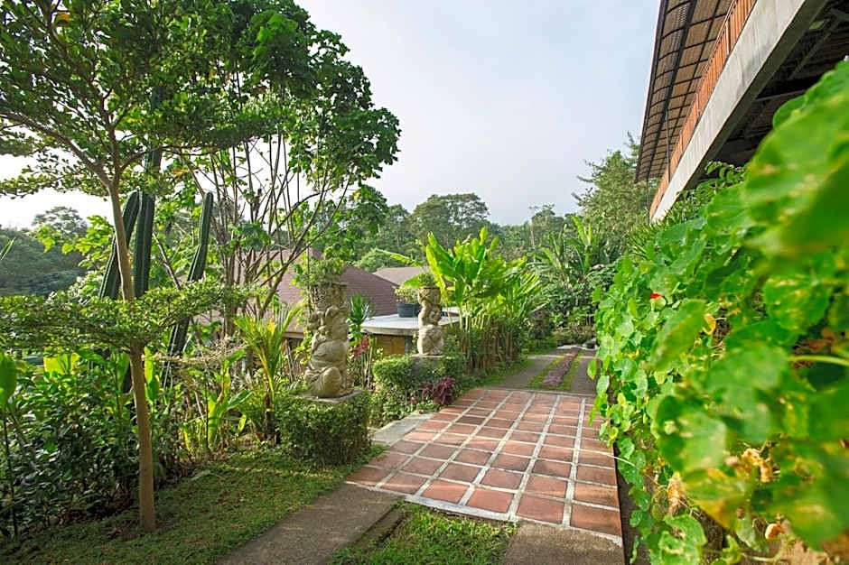 Giriwood Hotel & Villa