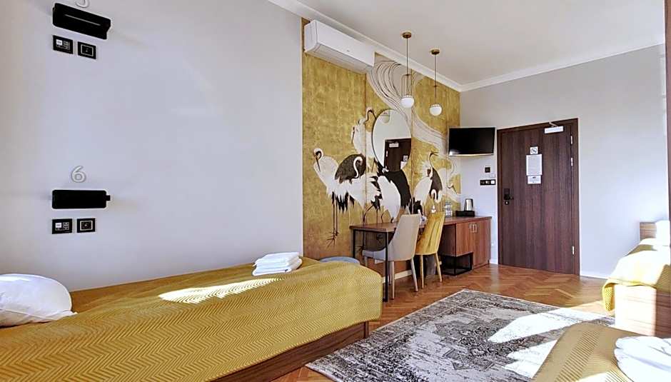 Forrest Apartments & Hostel