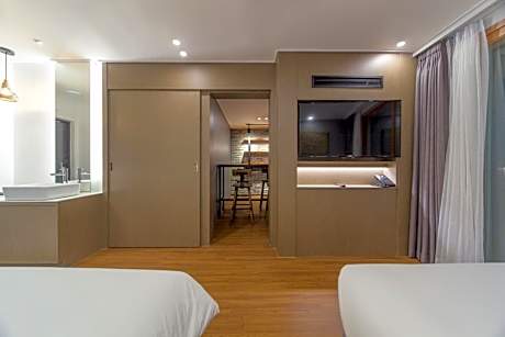 Twin Suite with BBQ Package for 2