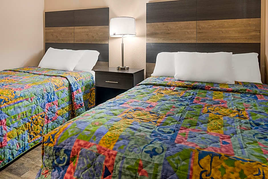 Knights Inn Grand Rapids East