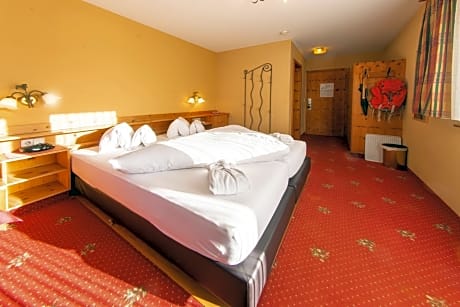 Standard Double Room with Balcony - Tyrol