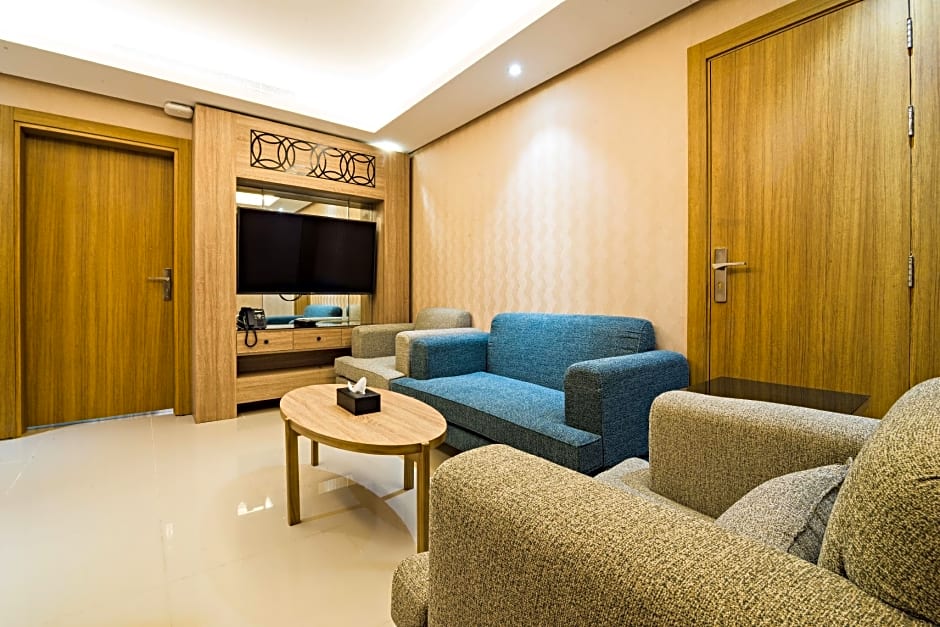 Mirnian Hotel