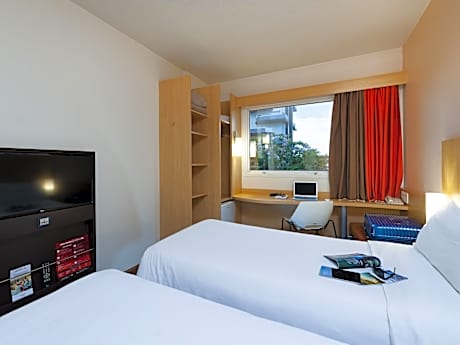 Standard Apartment - Twin Beds