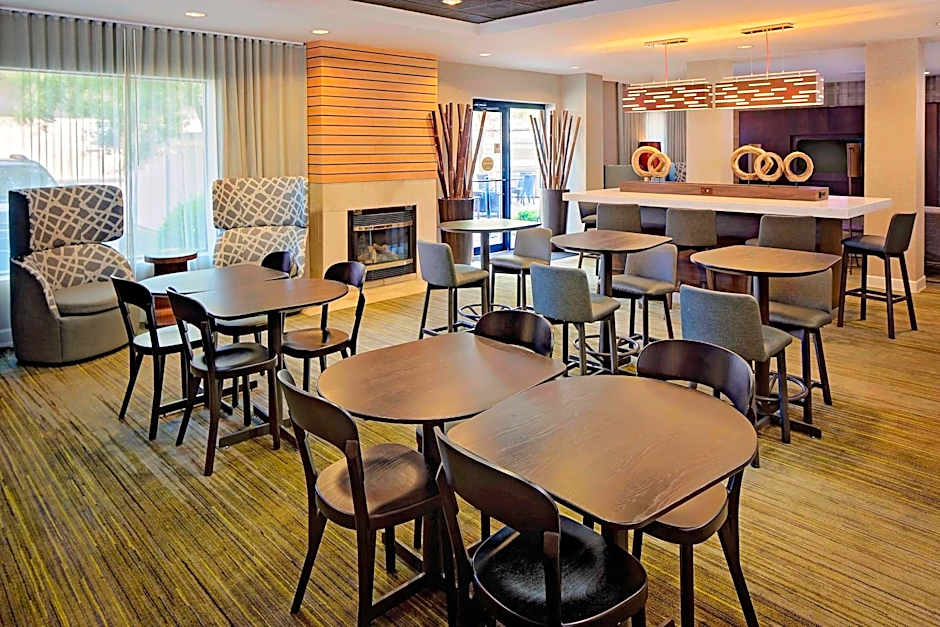 Courtyard by Marriott Long Island MacArthur Airport