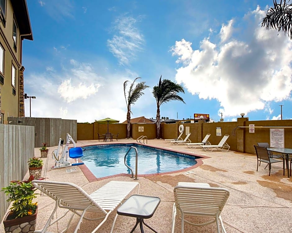 Comfort Inn & Suites Donna near I-2