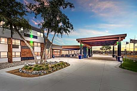 Holiday Inn & Suites St. Cloud By IHG