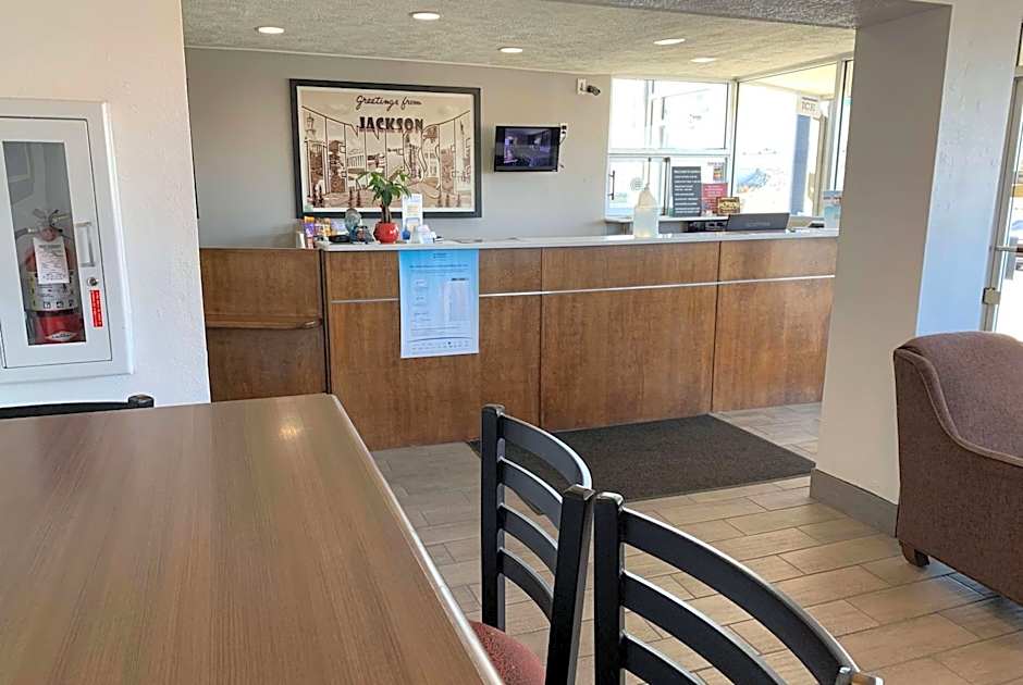 Super 8 by Wyndham Jackson