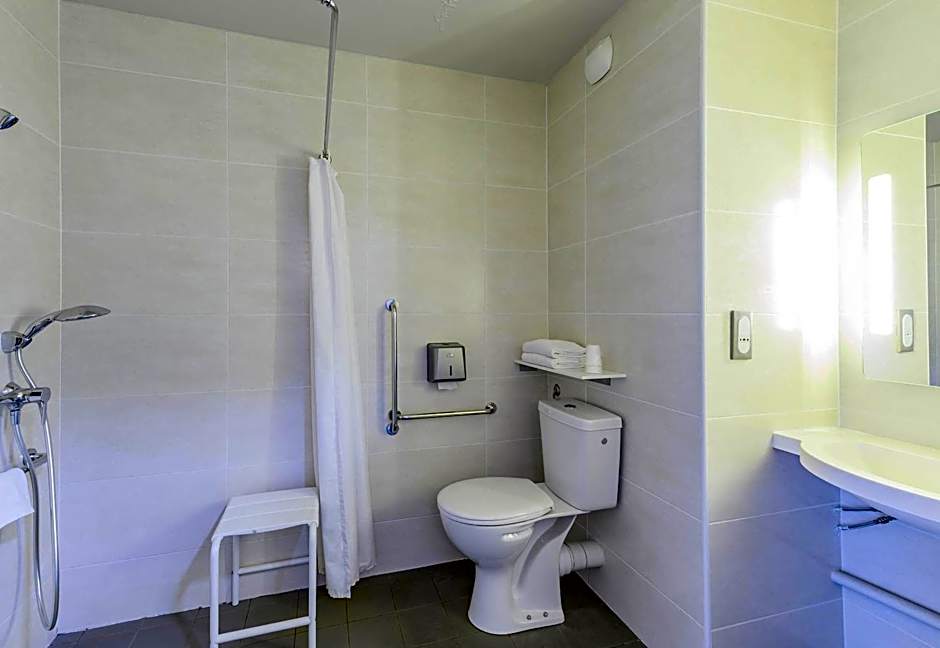 B&B HOTEL Orange - Échangeur A7 A9