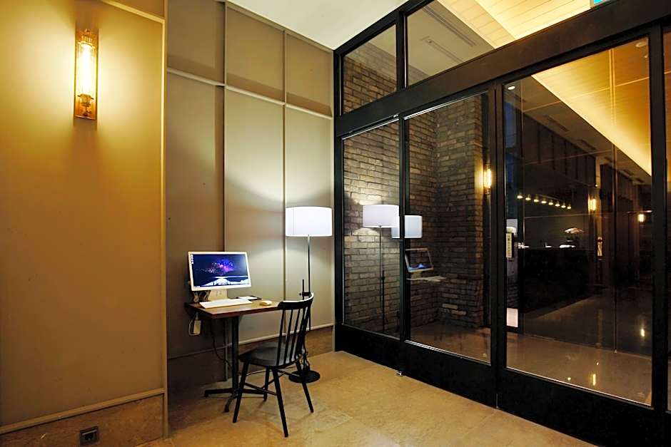 Hotel East9