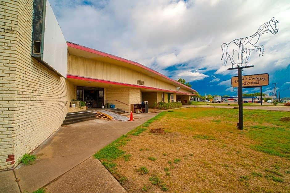 Town & Country Motel Bossier City by OYO