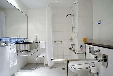 2 Bed Mobility Accessible Tub Non-smoking