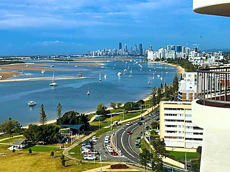 Broadwater Shores Waterfront Apartments
