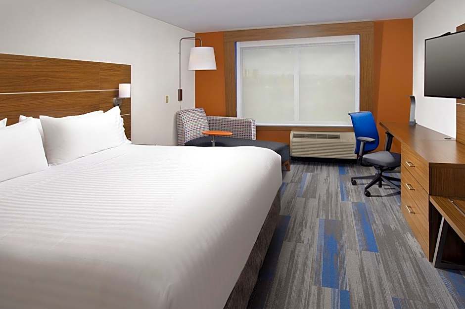 Holiday Inn Express & Suites Altoona By IHG