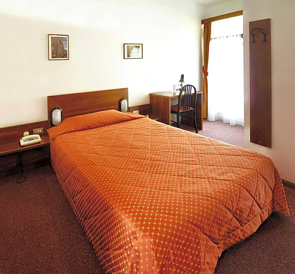 1 Double Bed or 2 Beds, Annex Building — 4 fotoğraftan 1. fotoğraf