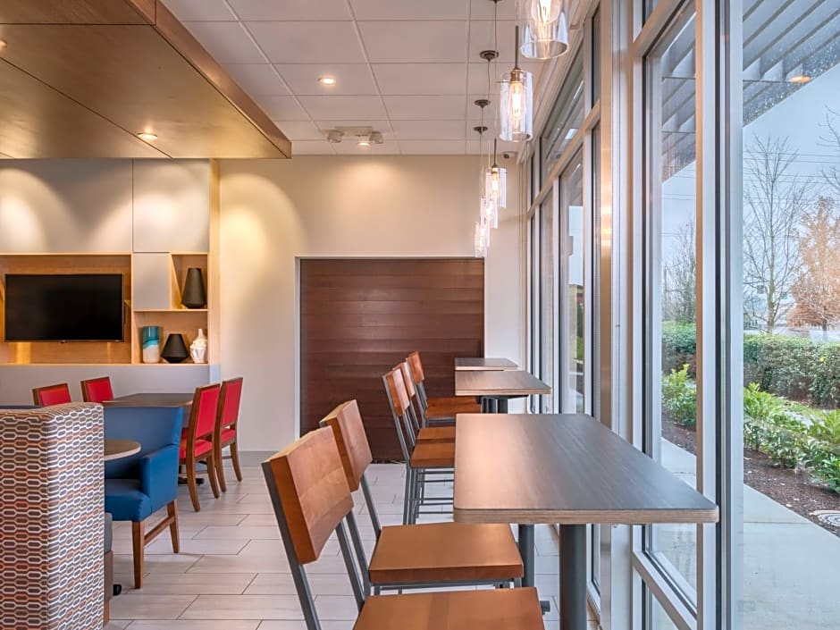 Holiday Inn Express & Suites Salem North-Keizer By IHG