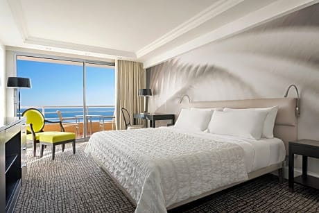 Deluxe Room, 1 King Bed, Balcony, Sea View