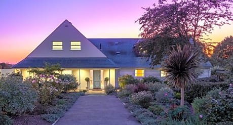 Meadow Cottage Bed & Breakfast