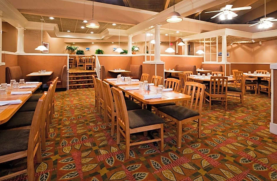 Holiday Inn & Suites St. Cloud By IHG