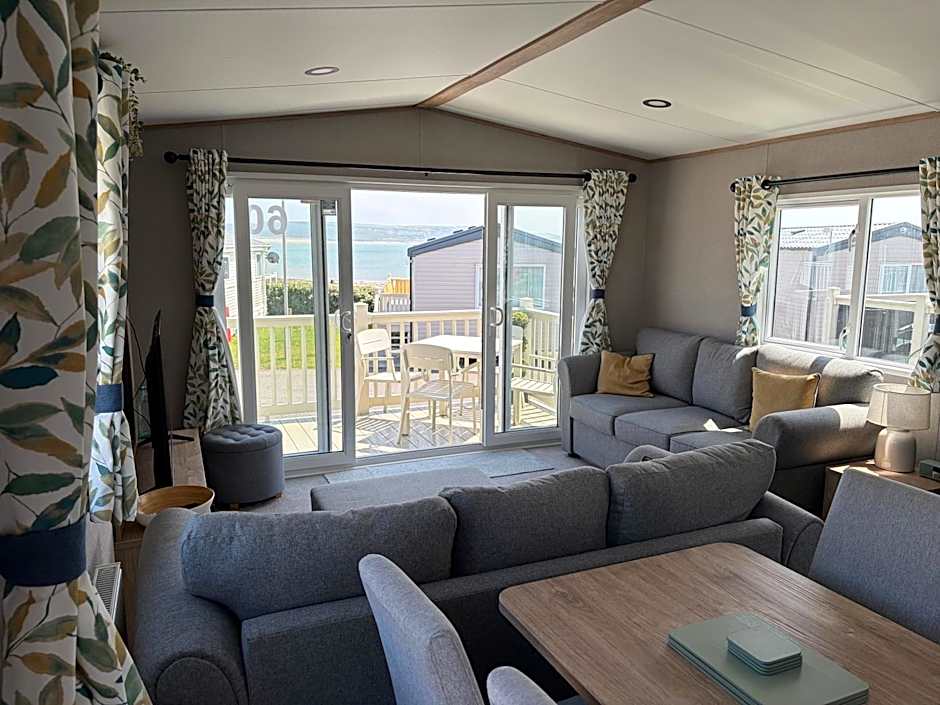 Caravan by the sea Trecco Bay