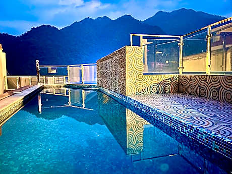 Xomotel Evana on the Ganges