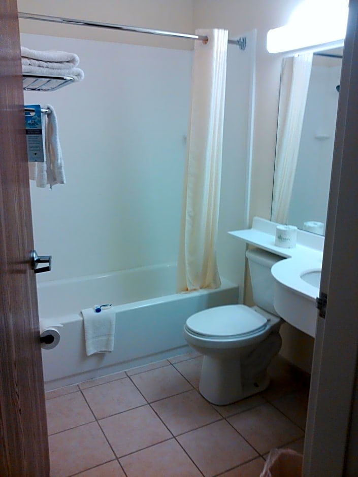 Microtel Inn & Suites by Wyndham Eagle Pass