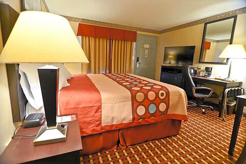Photo 1 of 13 of Standard 1 King Bed, Smoking