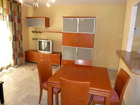 2 Bedroom Apartment Capacity 6