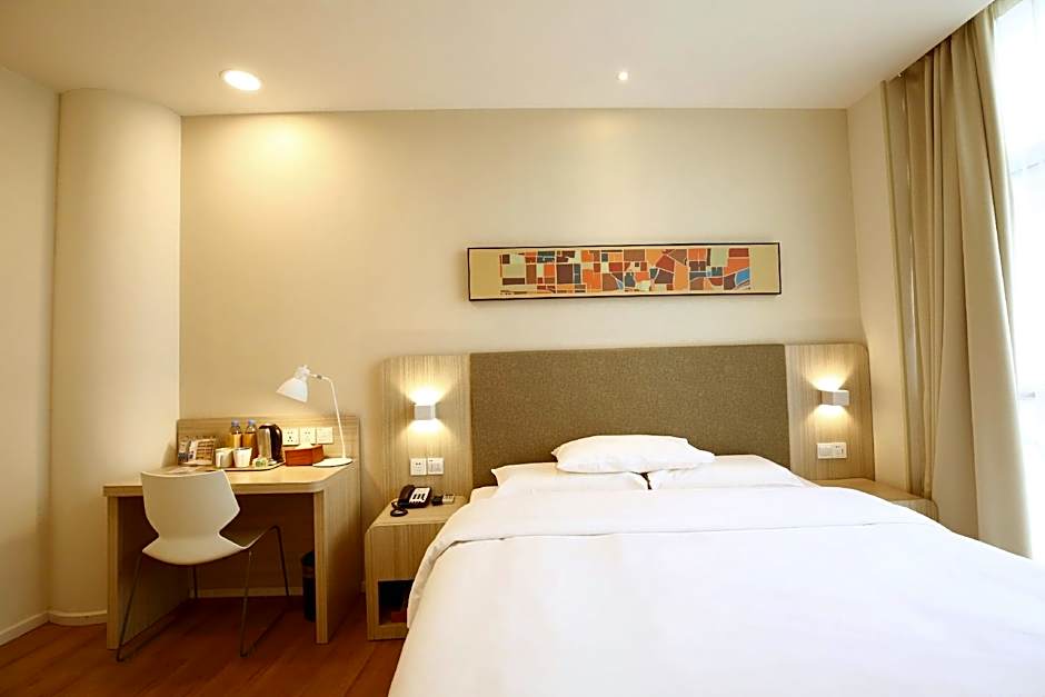 Hanting Hotel Shanghai Longbai Xincun Metro Station