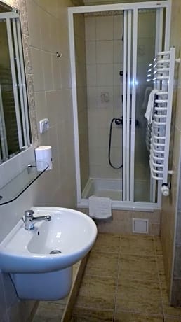 Quadruple Room with Bathroom