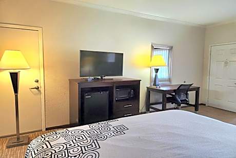 King Studio Suite - Non-Smoking