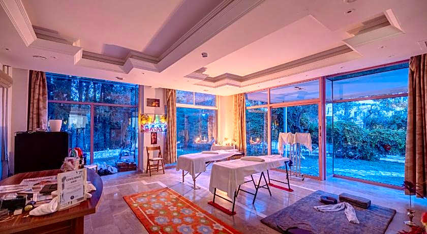 Hanedan Beach Hotel