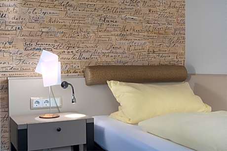 Standard Single Room with Forest View