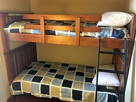 1 Queen Bed and 1 Bunk Bed Suite, Non-Smoking