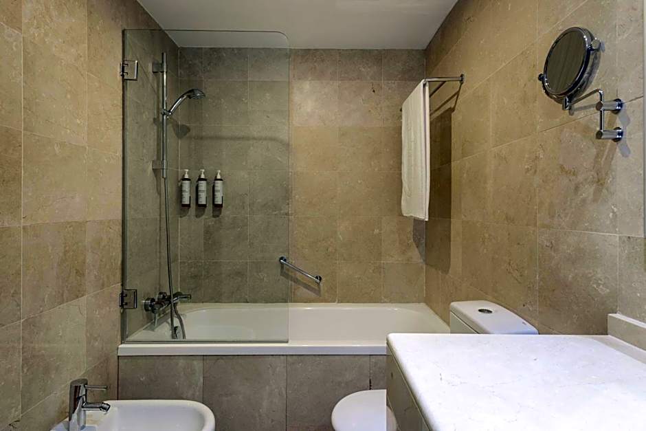 AC Hotel by Marriott Victoria Suites