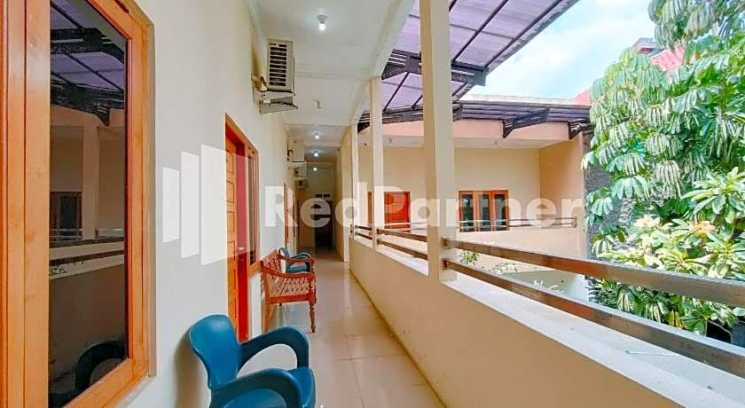 Calida Hotel Mitra RedDoorz near Alun Alun Wonosari