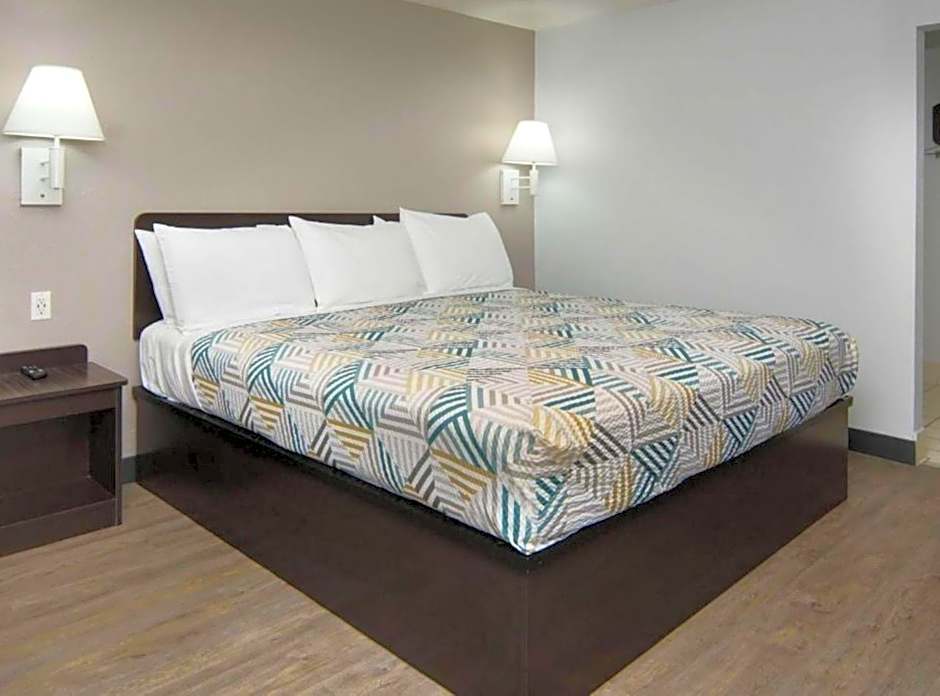 Motel 6-Lancaster, TX - DeSoto - Lancaster