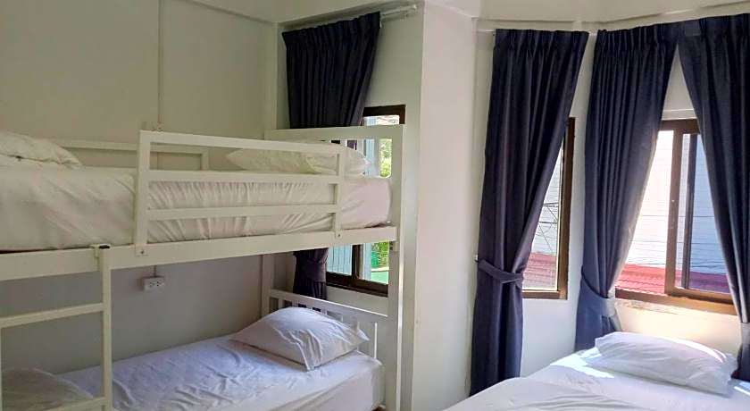 Montana Hotel & Hostel Phuket