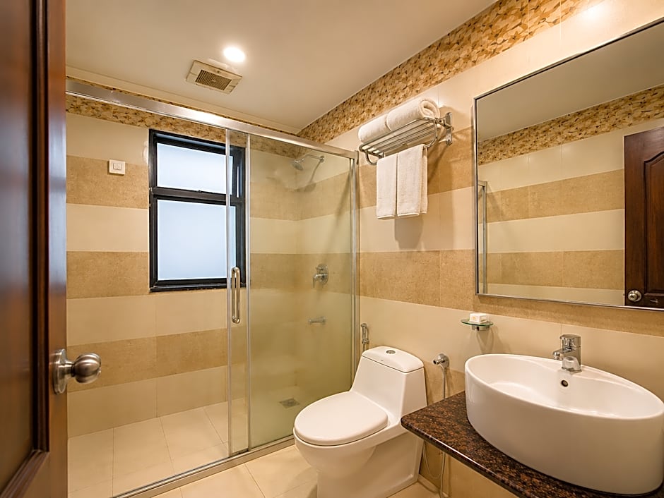 Royal Palm - Hotel Near Udaipur Railway Station