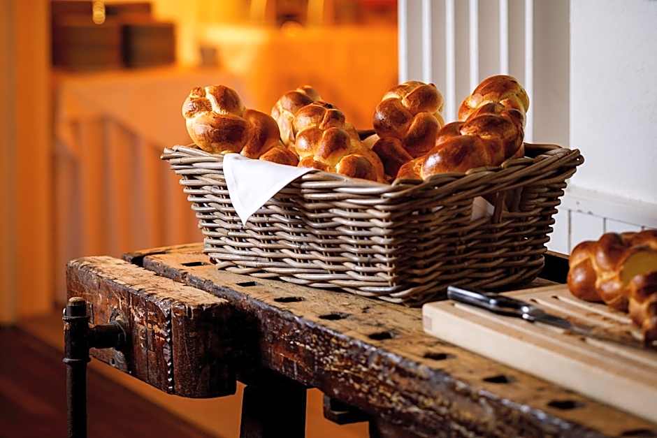 Hirschen Guesthouse - Village Hotel