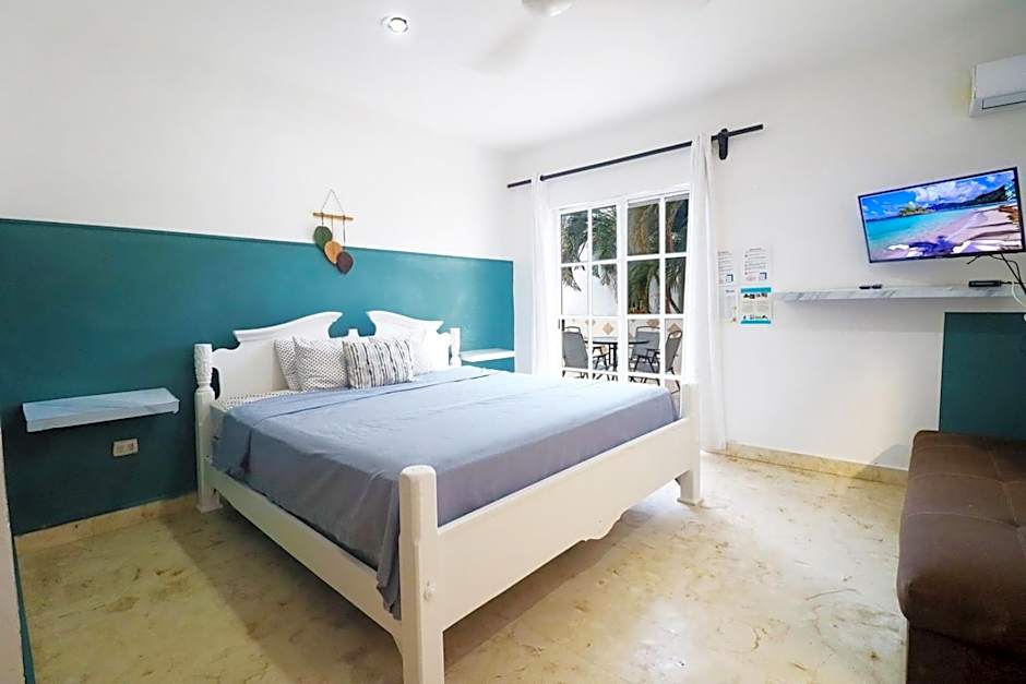 Spacious King Room near Beach & Quinta