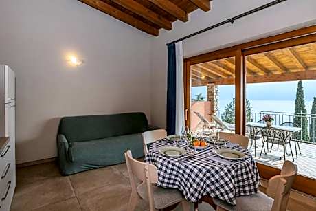Superior Two-Bedroom Apartment with Lake View