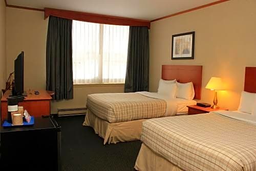 Travelodge Hotel by Wyndham Montreal Airport