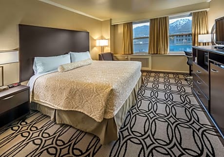 Queen Economy Room
