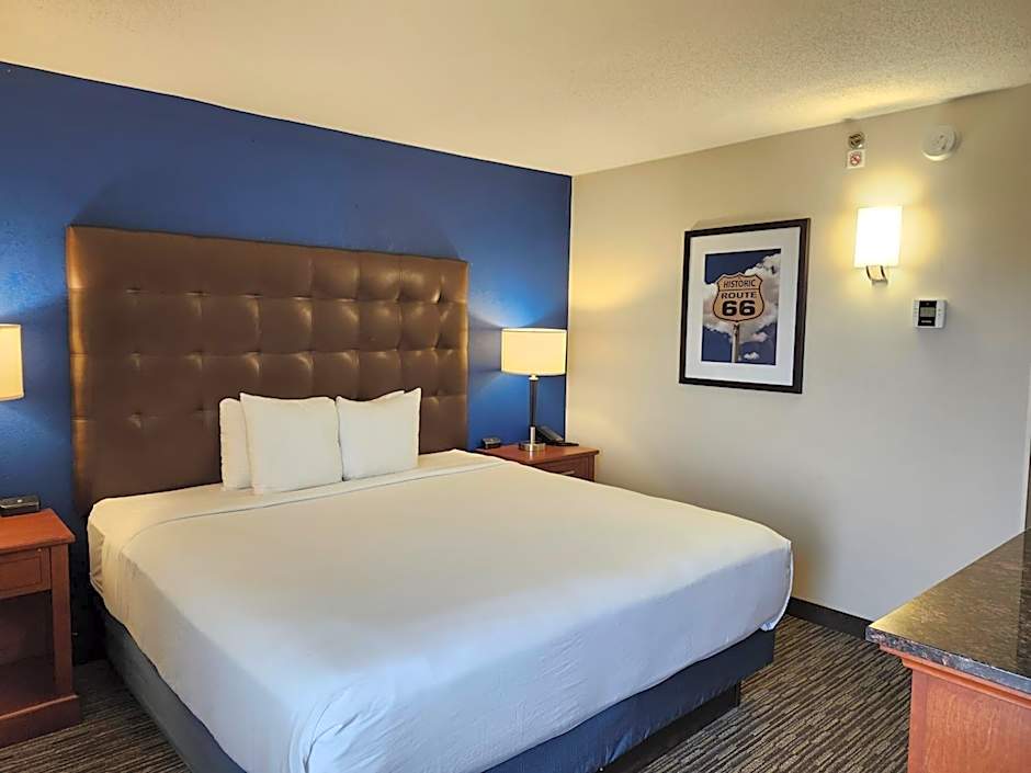 Heritage Inn & Suites St. Louis/Fenton, Trademark by Wyndham