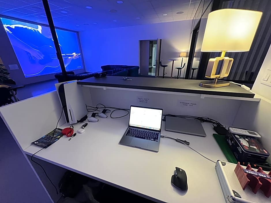 Loft 200m2 avec écran led géant de 10m2