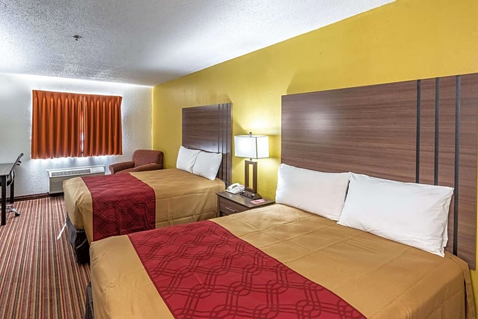 Econo Lodge Inn & Suites